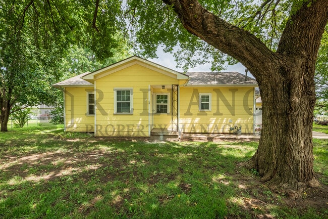 Building Photo - 418 N Florence St Rental