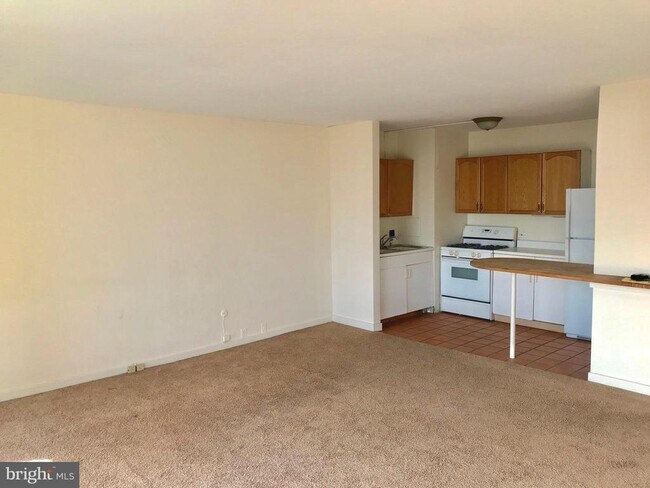 Building Photo - 210 Locust St Unit 19CW