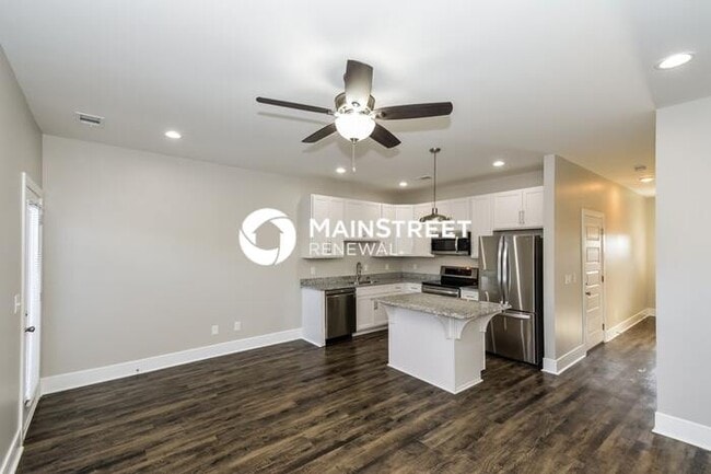 Photo - 2 Bedroom Pet-Friendly Home in Lebanon, TN with Main Street Renewal