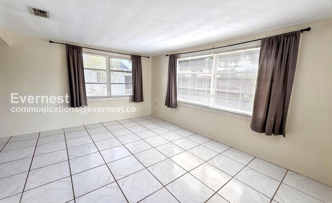 Photo - 5912 Della Dr