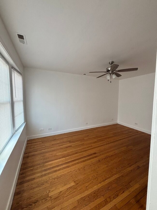 Photo - 8826 S Exchange Ave Unidad 2