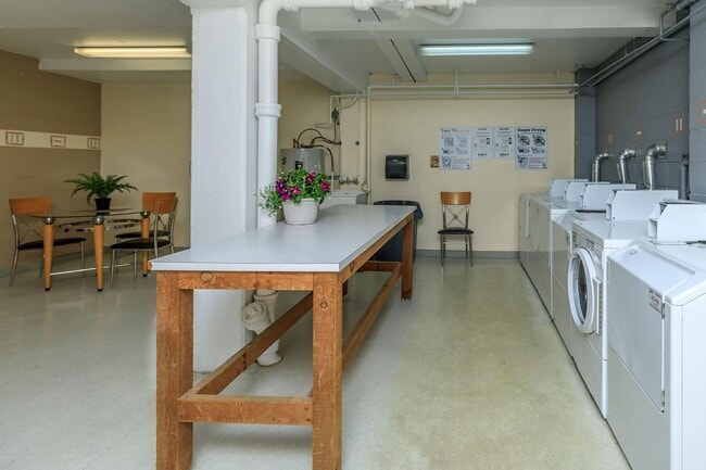 Photo - Tiki Apartments