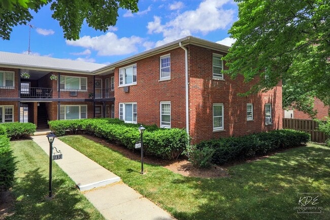 129-133 W Franklin Ave