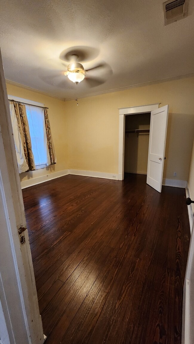 Photo - 946 W Gramercy Pl