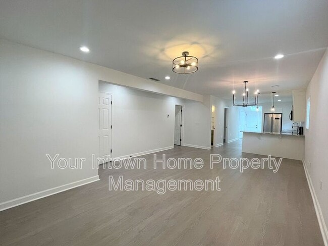 Photo - 1047 Grant Way SE