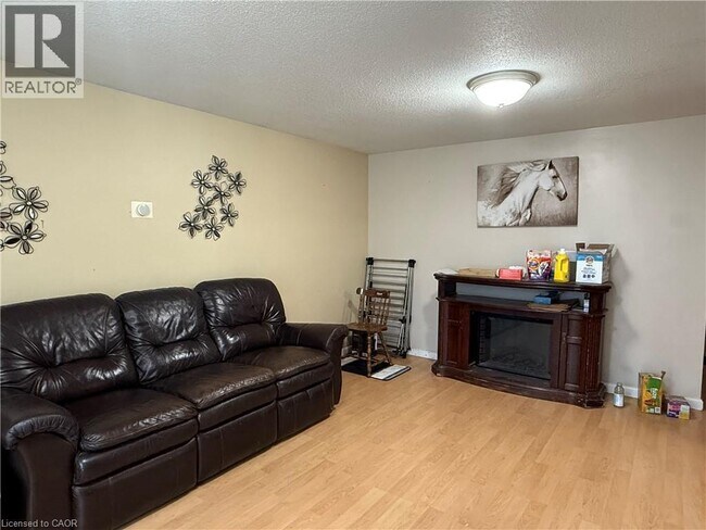 Photo - 60 Helene Crescent