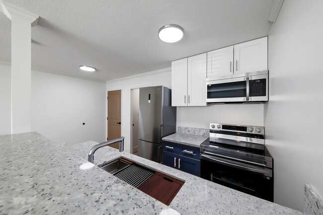 Photo - 330 S 11th St