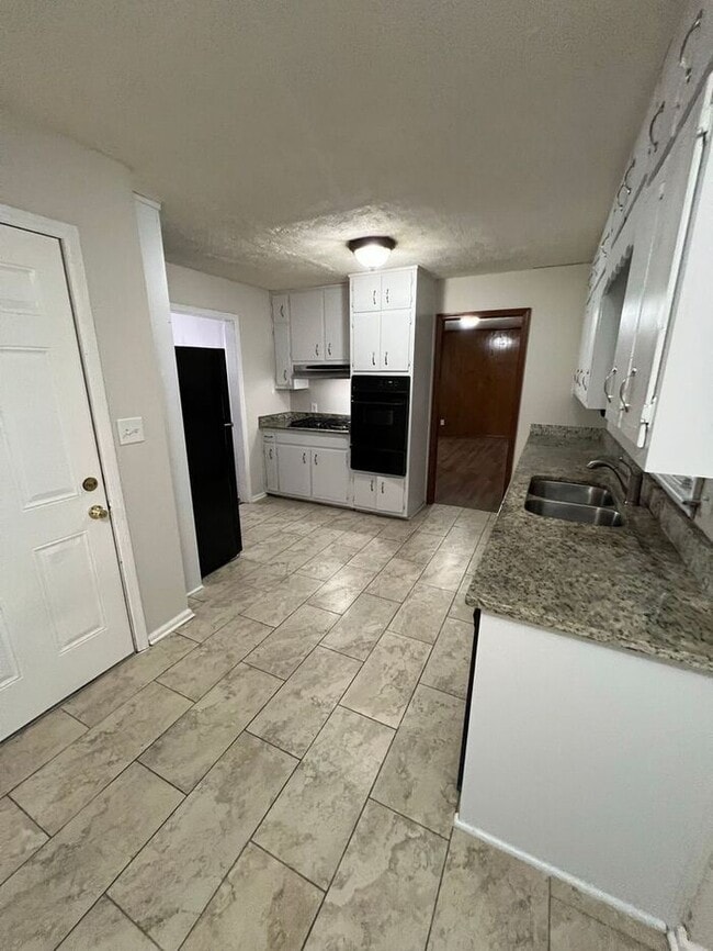 Photo - READY NOW!!!! 3 bed 2 bath!