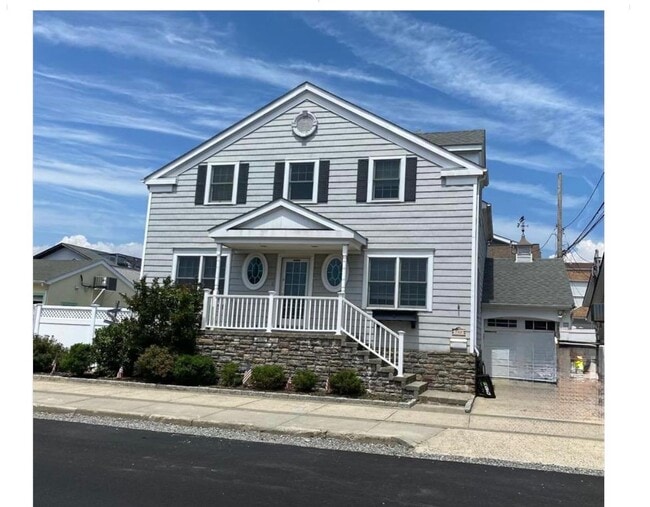 Photo - 707 W Olive St House
