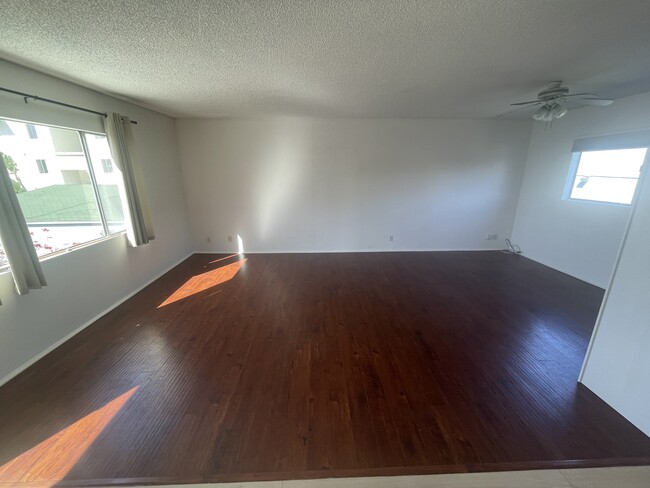 Living room - 1431 16th St Apartments Unit A