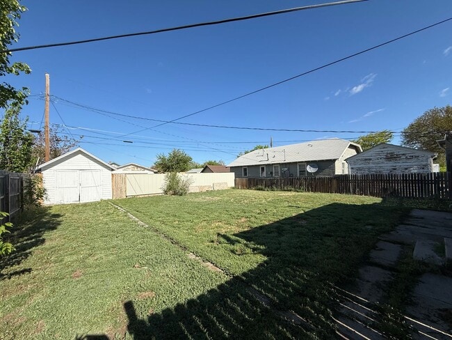 Photo - Two Bedroom, One bathroom, Pet Friendly house!