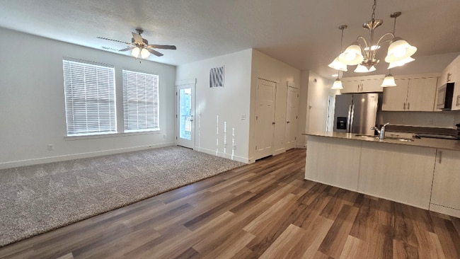 Photo - 13687 S Hanley Ln Unidad DD204