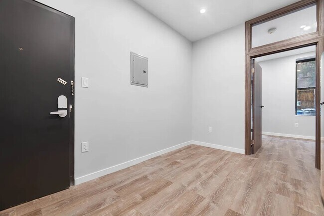 Photo - 437 W 46th St Unit 1R