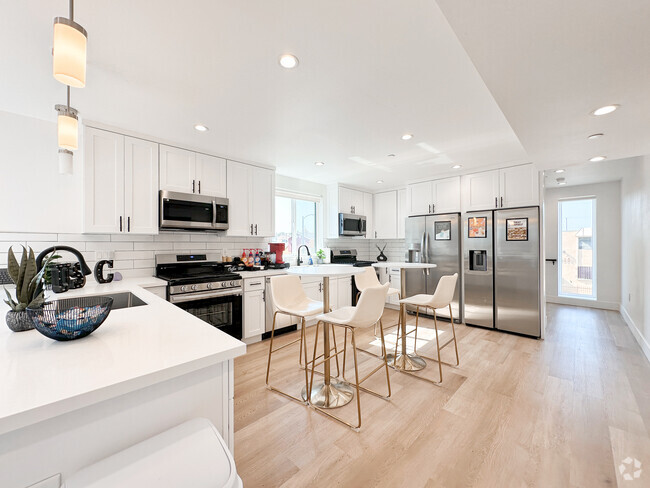 shared kitchen - 1338 W 35th Pl Rental