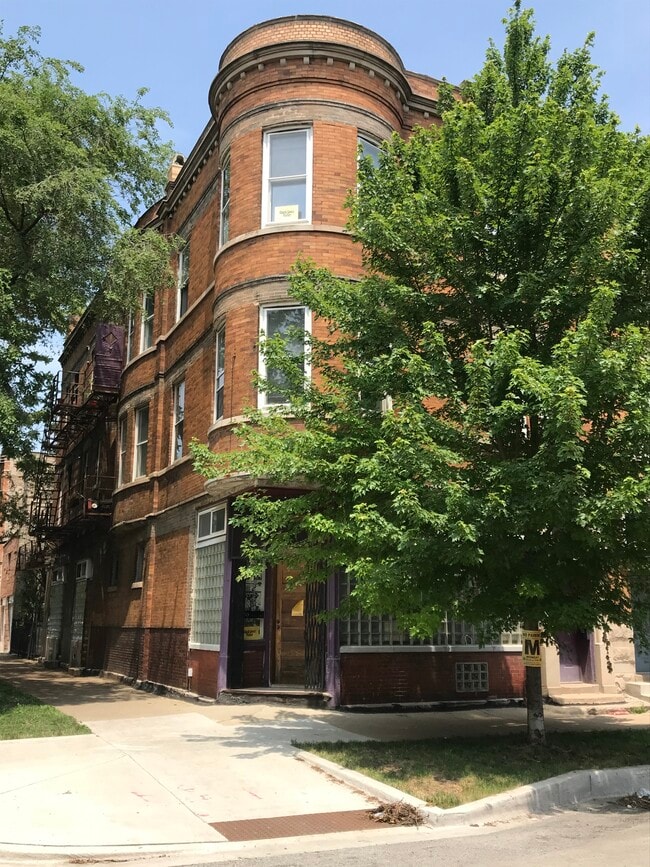 Photo - 2558 W Iowa St Unit 2R