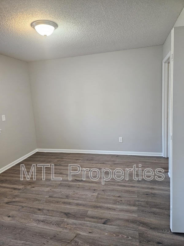 Photo - 1684 Eagles Pl