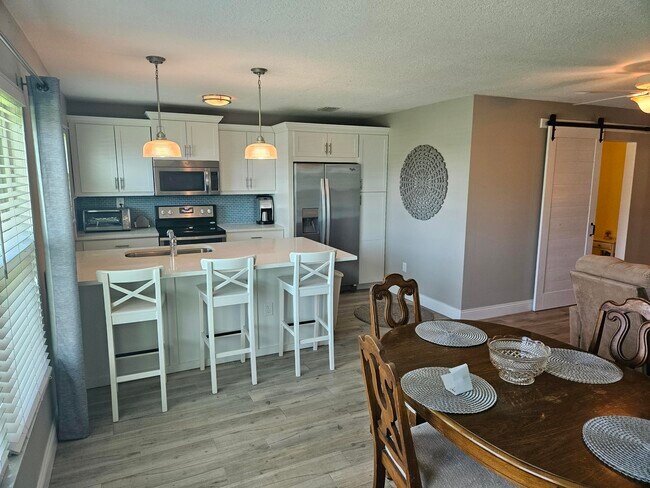 Photo - 130 N High Point