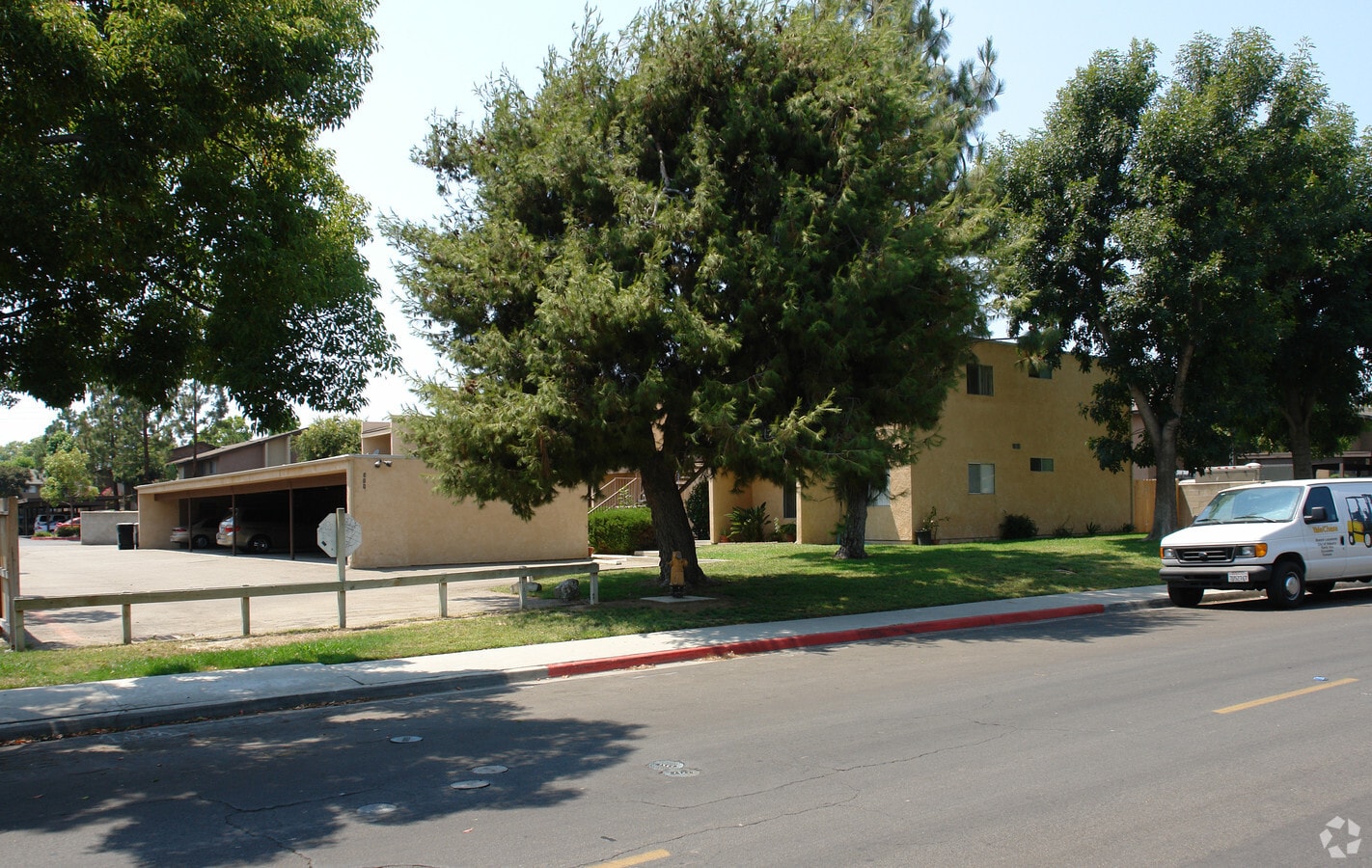 Photo - 311 N Emerald Dr Apartments