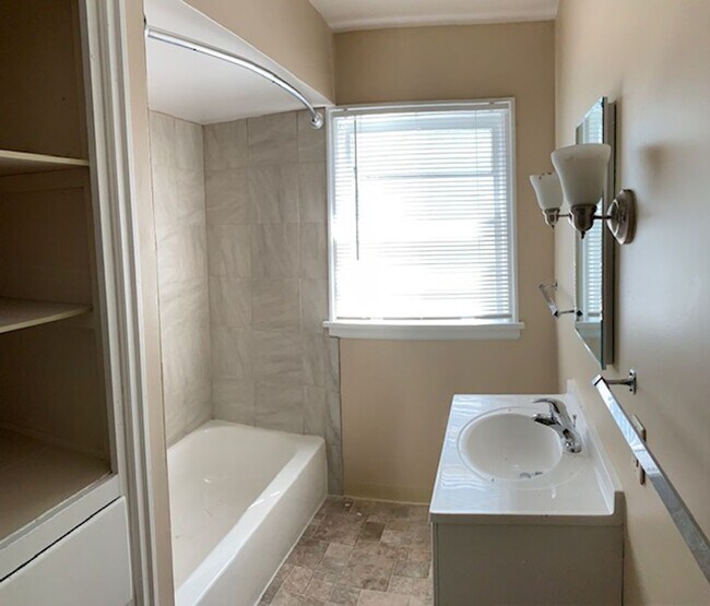 Photo - Comstock 3Bed/2bath Bungalow #1555