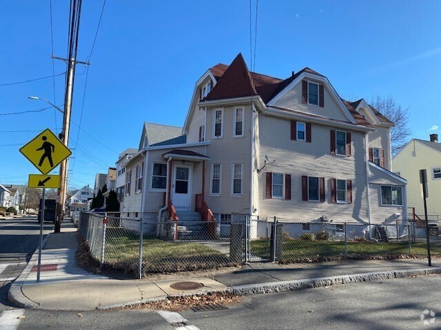 Building Photo - 95 Grove St Unit 2 Rental