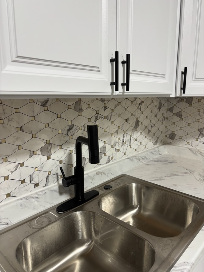 Building Photo - Spacious Open Concept Fully Renovated 3Bedroom 2 Bath Home