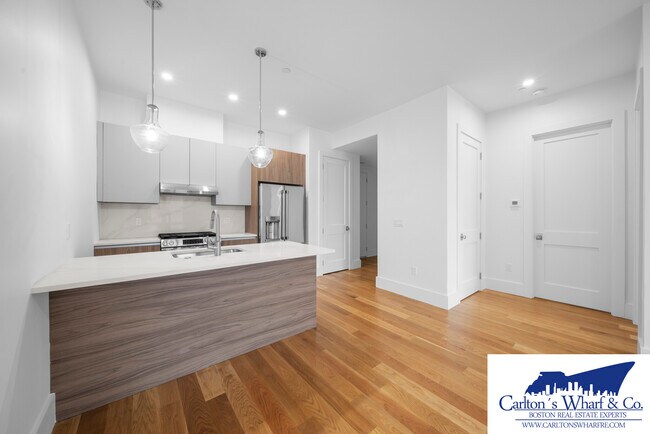 Building Photo - 218 Old Colony Ave Unit 306