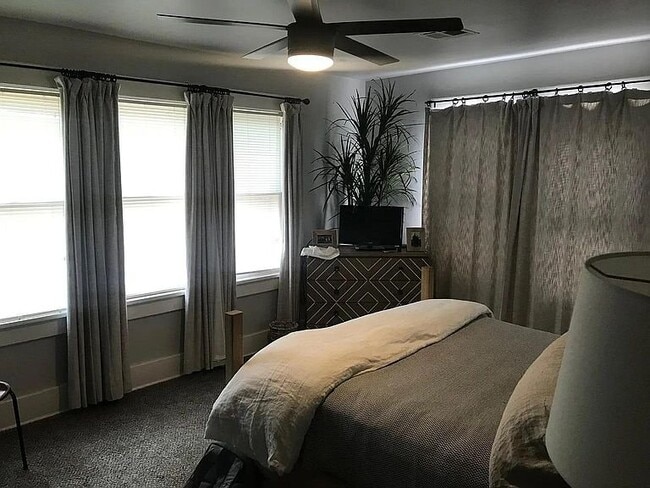 Photo - 710 NW 24th St