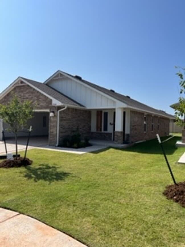 Building Photo - 1st Month Free! Rental