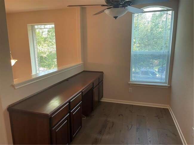 Photo - 1718 Woodvista Pl