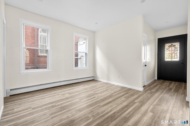 81 Hungerford St