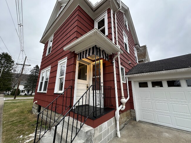 Photo - 647 Liberty St