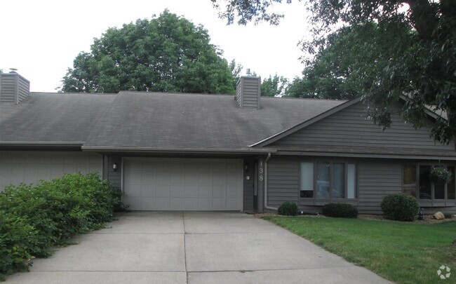 Building Photo - 138 Sargent Dr Rental