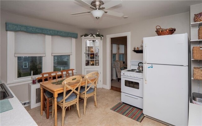 Photo - 196 Wolcott Ave Unidad 2