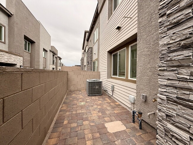 Photo - 3 BED 2.5 BATH 2 BALCONY 2 CAR GARAGE TOWNHOUSE IN HENDERSON FOR RENT!!