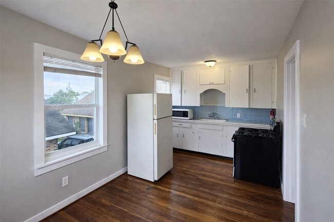 Building Photo - 1621 Wesley St Unit 1/2