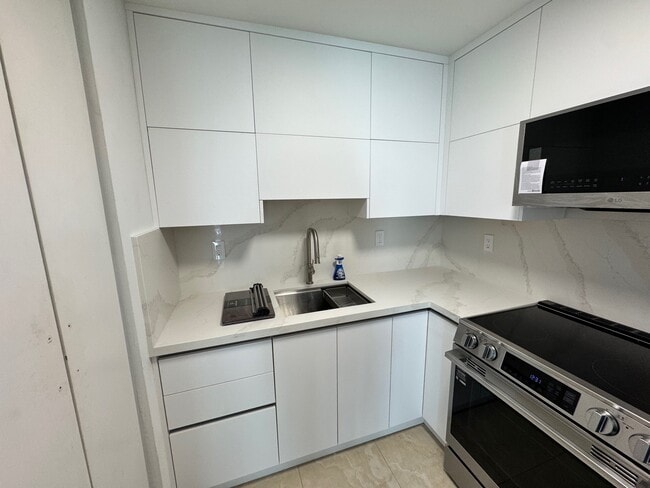 Building Photo - 8434 SW 38th St Rental