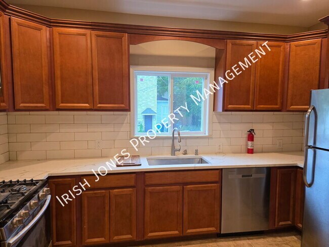 Photo - 496 W Ferry St Unit 1 (lower)
