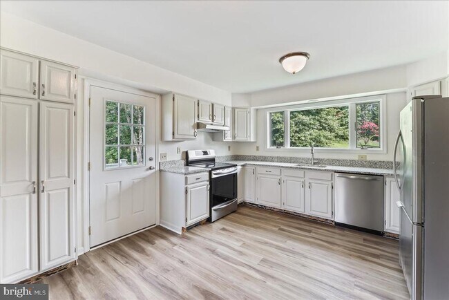 Photo - 619 E Hillendale Rd