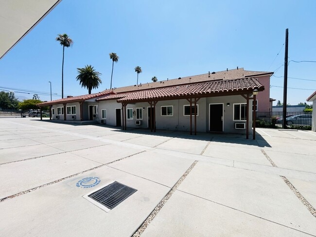 Building Photo - 13035 San Fernando Rd Unit Jr One Bedroom