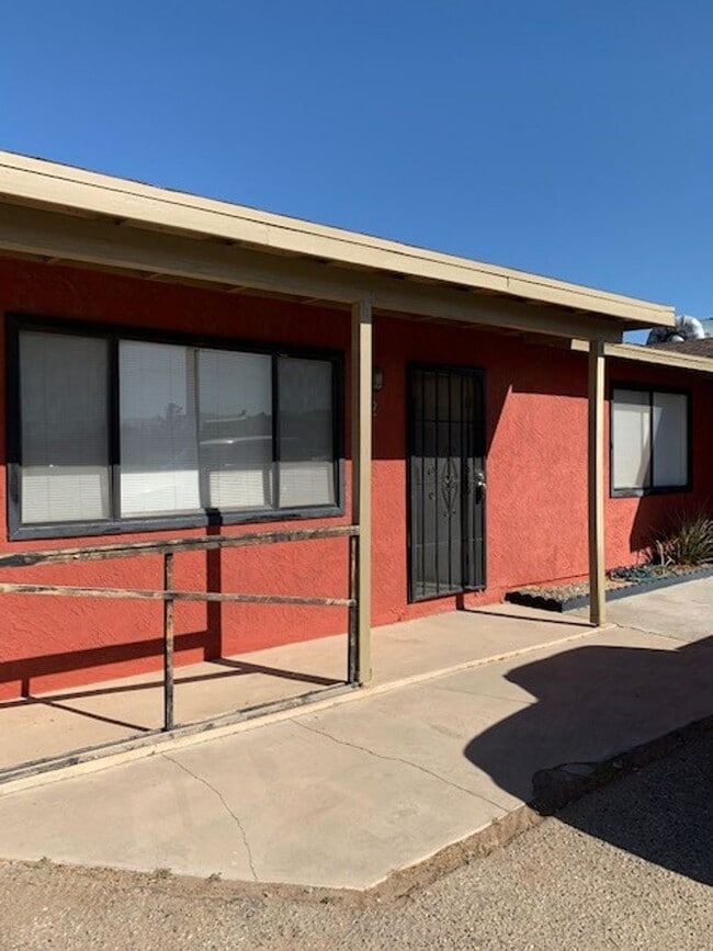 Central Rd.13157 (15) - Central Rd.13157 (15) Apartment Unit B