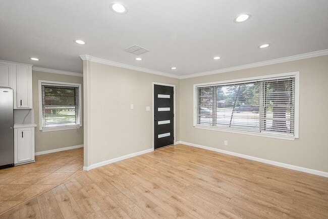 Building Photo - 5037 W 43rd St