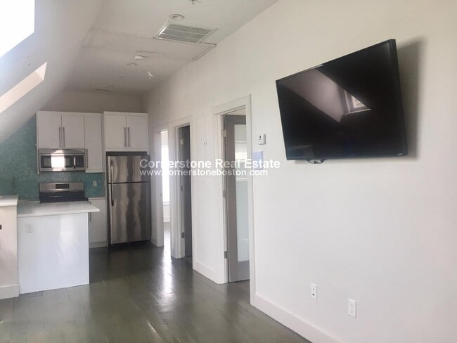 Building Photo - 24 Washburn St Unit 3 Rental