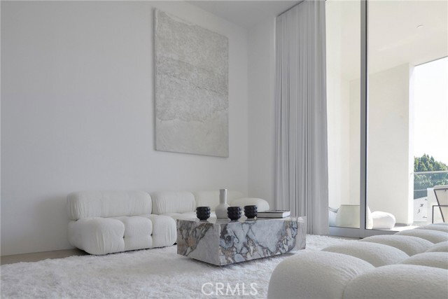 Building Photo - 838 Kings Rd Unit PH3