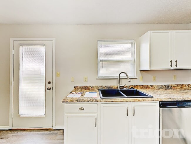 Photo - 1909 Blue Pine Ln