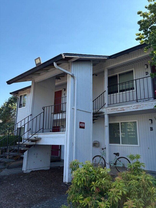 459-C SE Lilly Ave