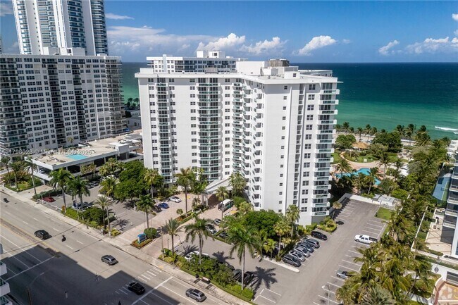 Building Photo - 3001 S Ocean Dr Unit 317 Rental