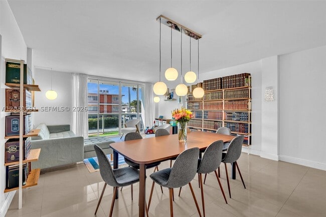 Building Photo - 9381 E Bay Harbor Dr Unit 202s
