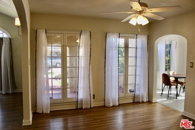 Photo - 495 N 8th Ave