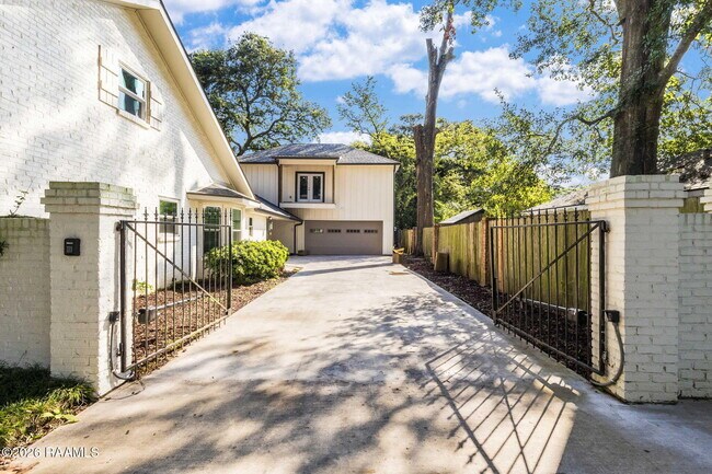 Photo - 320 Lippi Blvd