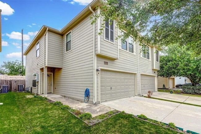 Photo - 6039 Shelbourne Park Ln